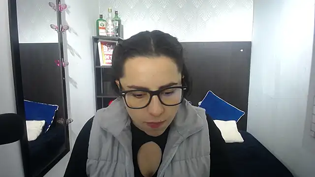 Snapshot of adara_sky chatting on November 4, 7:02 pm adara sky online show from November 4, 7:02 pm