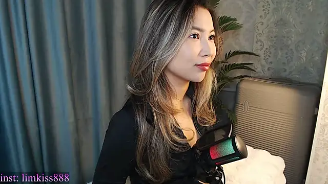 Snapshot of limkiss chatting on December 16, 2:00 pm limkiss online show from December 16, 2:00 pm