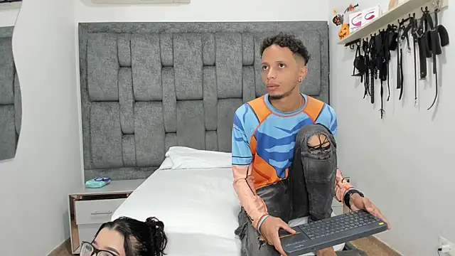 Snapshot of DamianandEva chatting on November 9, 12:14 pm DamianandEva online show from November 9, 12:14 pm