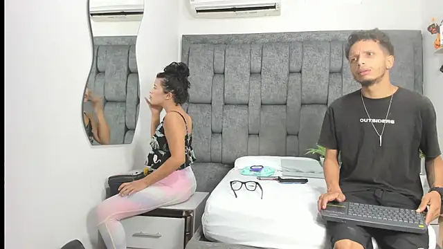 Snapshot of DamianandEva chatting on November 21, 12:26 pm DamianandEva online show from November 21, 12:26 pm