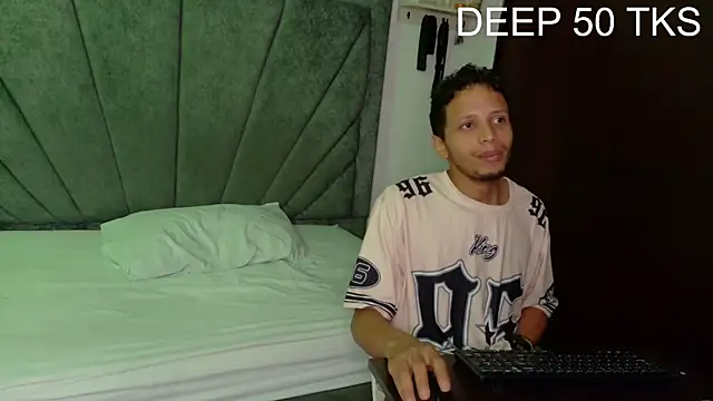 DamianandEva online show from April 1, 12:39 pm