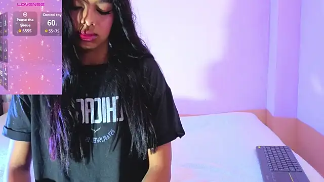 Snapshot of MelissaLuxx chatting on November 28, 11:24 am MelissaLuxx online show from November 28, 11:24 am