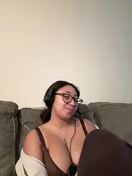 Snapshot of minha_baby chatting on December 14, 10:14 pm minha baby online show from December 14, 10:14 pm