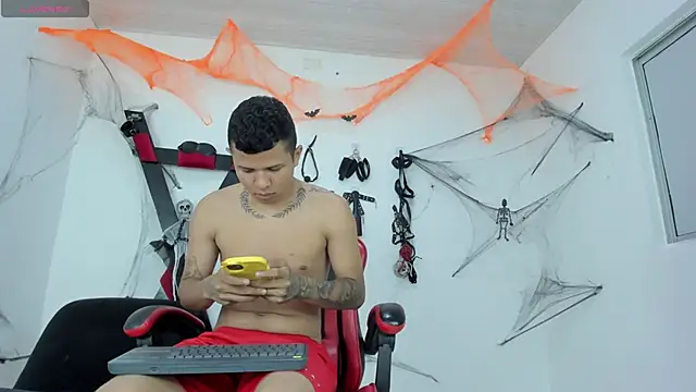 Steven19 LatinBoy online show from October 31, 11:55 am