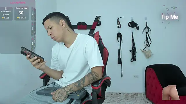 Steven19 LatinBoy online show from November 15, 11:29 am