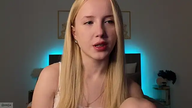 adele armass online show from December 13, 10:15 pm