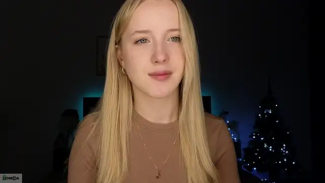 Snapshot of adele_armass chatting on December 18, 9:10 pm adele armass online show from December 18, 9:10 pm