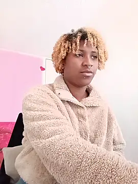 EvonyFoxxx online show from April 7, 9:37 pm