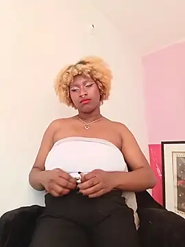 Snapshot of EvonyFoxxx chatting on April 26, 7:00 pm EvonyFoxxx online show from April 26, 7:00 pm