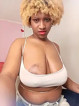 Snapshot of EvonyFoxxx chatting on May 5, 4:09 am EvonyFoxxx online show from May 5, 4:09 am