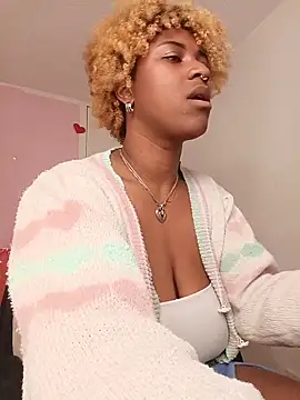 Snapshot of EvonyFoxxx chatting on May 7, 2:39 am EvonyFoxxx online show from May 7, 2:39 am