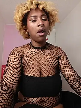 Snapshot of EvonyFoxxx chatting on May 8, 10:59 pm EvonyFoxxx online show from May 8, 10:59 pm