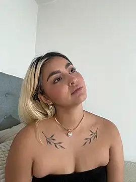 Elina Hills online show from December 17, 2:45 pm