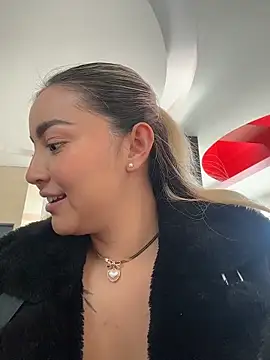 Elina Hills online show from March 19, 6:56 pm