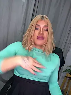 Snapshot of melani_ferraraa_ chatting on July 4, 10:16 pm melani ferraraa online show from July 4, 10:16 pm