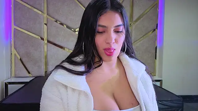 Snapshot of Frrreyaa chatting on November 13, 2:32 am Frrreyaa online show from November 13, 2:32 am