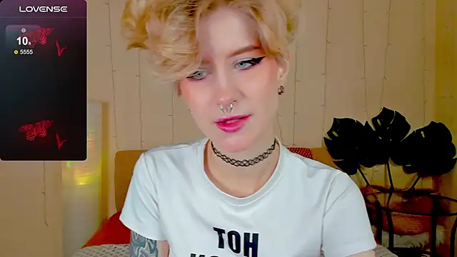 Snapshot of Angel_Julles chatting on November 8, 12:55 am Angel Julles online show from November 8, 12:55 am