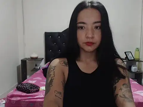 Snapshot of Girlbigtits chatting on November 13, 10:25 am Girlbigtits online show from November 13, 10:25 am