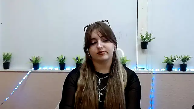 Dance  Queen online show from November 3, 11:55 am