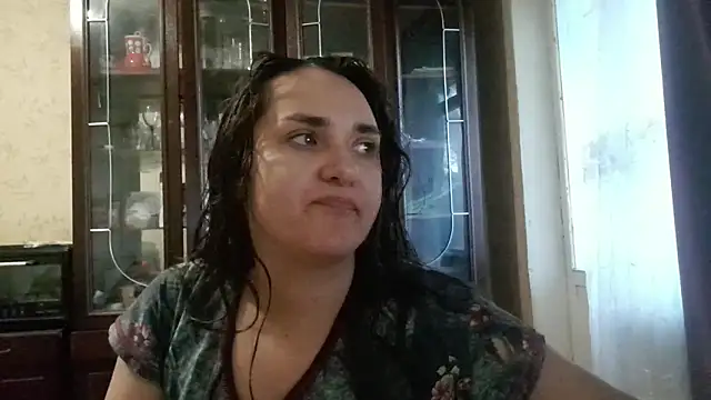 Snapshot of VoulezVous_Angel chatting on February 4, 5:35 am VoulezVous Angel online show from February 4, 5:35 am