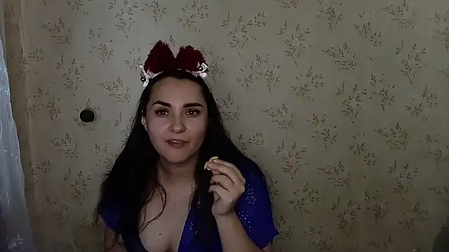 Snapshot of VoulezVous_Angel chatting on February 5, 7:24 am VoulezVous Angel online show from February 5, 7:24 am