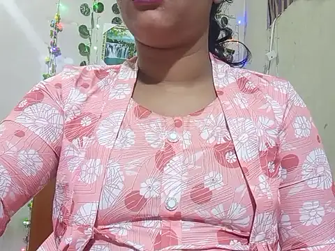 Snapshot of Nancy_queen001 chatting on November 24, 5:45 pm Nancy queen001 online show from November 24, 5:45 pm