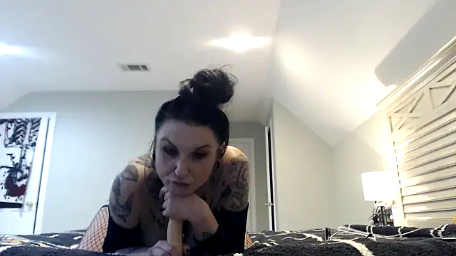 Snapshot of Holyplastic chatting on November 9, 9:46 pm Holyplastic online show from November 9, 9:46 pm