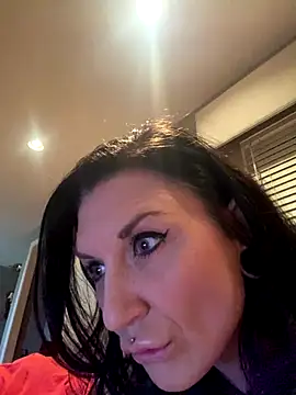 Snapshot of Holyplastic chatting on November 15, 1:36 am Holyplastic online show from November 15, 1:36 am