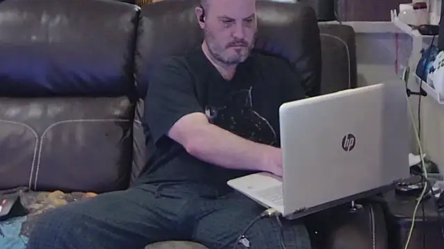 Snapshot of ddboobman chatting on April 4, 7:44 pm ddboobman online show from April 4, 7:44 pm