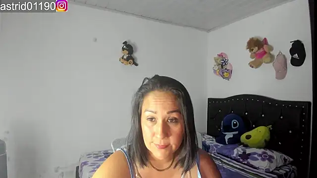 Snapshot of astrid_sexy1 chatting on November 5, 1:05 am astrid sexy1 online show from November 5, 1:05 am