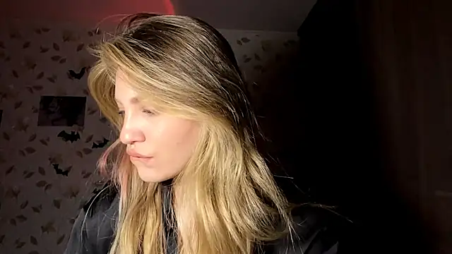 Snapshot of OrethaEredia chatting on November 1, 3:14 pm OrethaEredia online show from November 1, 3:14 pm