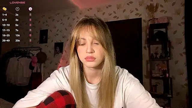 Snapshot of OrethaEredia chatting on November 9, 3:54 pm OrethaEredia online show from November 9, 3:54 pm