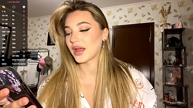 Snapshot of OrethaEredia chatting on November 17, 4:13 pm OrethaEredia online show from November 17, 4:13 pm