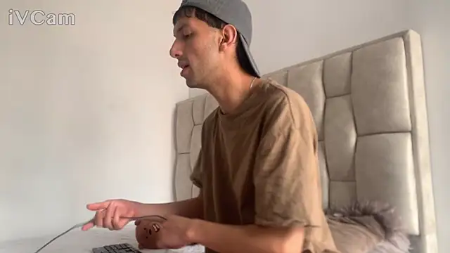 dylan drakee online show from February 1, 7:23 pm