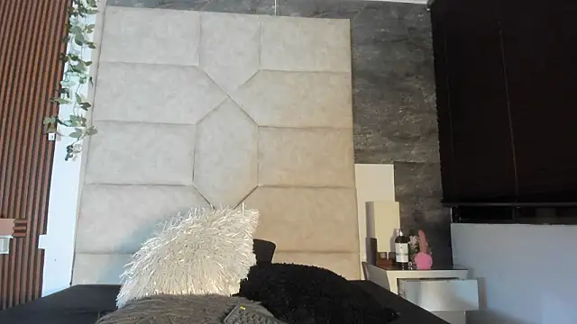 Liia Leens online show from February 14, 4:31 am