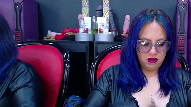 Snapshot of BellaBarness chatting on November 4, 2:38 pm BellaBarness online show from November 4, 2:38 pm