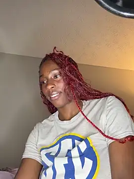 Snapshot of MadameMuse chatting on December 3, 5:15 am MadameMuse online show from December 3, 5:15 am