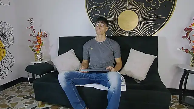 AlessioVitale online show from November 10, 12:26 pm