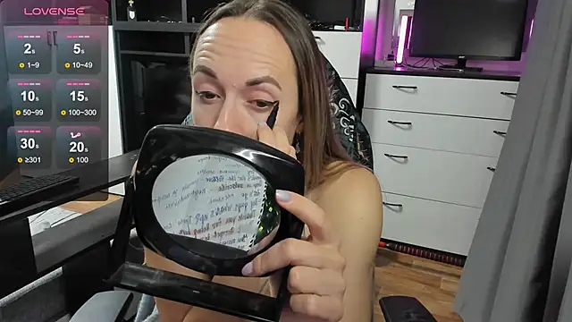 EvaMay4k online show from November 6, 5:25 pm