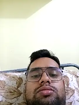 Snapshot of unknownman697856 chatting on October 31, 1:45 pm unknownman697856 online show from October 31, 1:45 pm