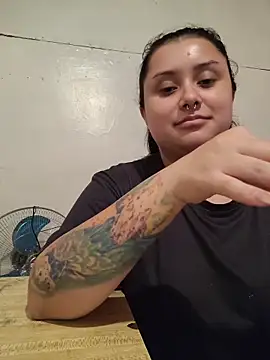 CurvyNoir online show from May 4, 9:22 pm