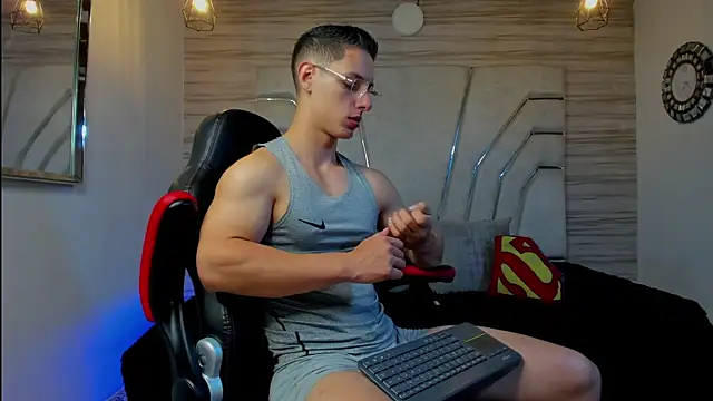 MAXTHOMSON online show from November 21, 4:44 am