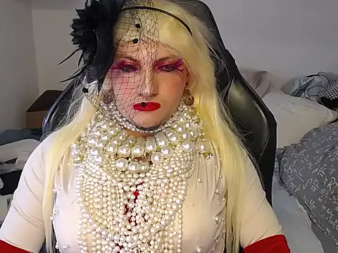 Snapshot of VanesaCrossic chatting on December 4, 8:34 am VanesaCrossic online show from December 4, 8:34 am