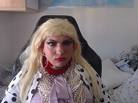 Snapshot of VanesaCrossic chatting on April 24, 9:34 am VanesaCrossic online show from April 24, 9:34 am