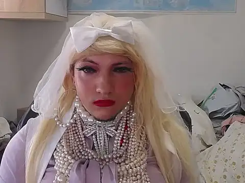 Snapshot of VanesaCrossic chatting on May 9, 9:47 am VanesaCrossic online show from May 9, 9:47 am