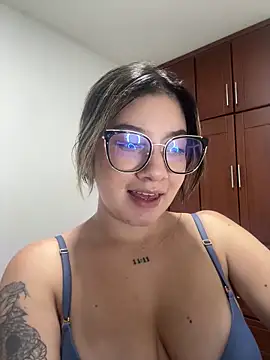 Snapshot of Eve_Miiller chatting on April 15, 5:25 am Eve Miiller online show from April 15, 5:25 am