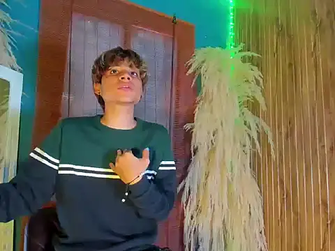 Leo Glow online show from December 20, 7:21 pm