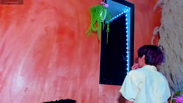 Leo Glow online show from February 23, 7:33 pm