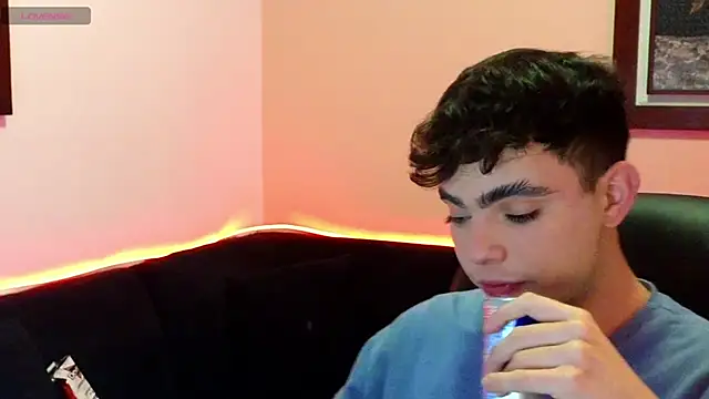 Snapshot of petitegigant33 chatting on October 31, 2:56 am petitegigant33 online show from October 31, 2:56 am