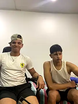 Snapshot of Dylams_maja chatting on November 25, 7:47 pm Dylams maja online show from November 25, 7:47 pm